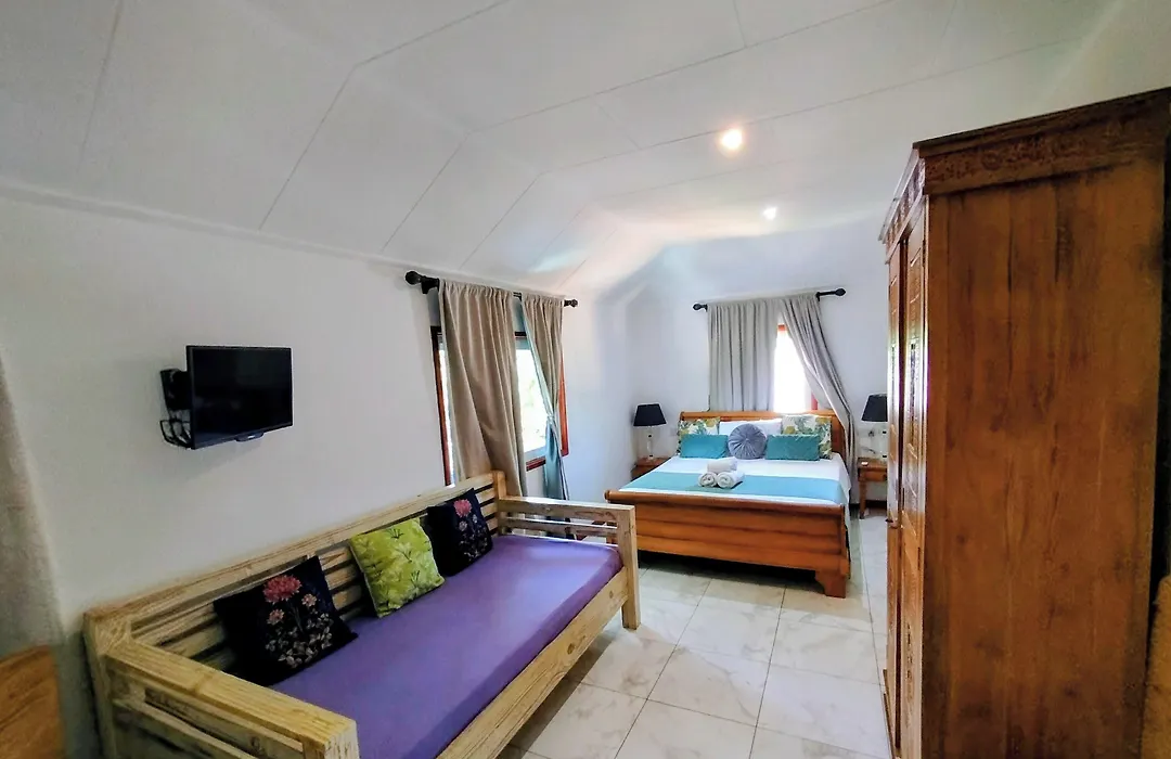 Lucy'S Guesthouse-1